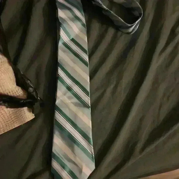 Calvin Klein Tie silk tie - new with tags- blue/green/white - Picture 1 of 3
